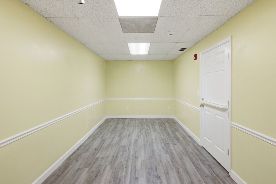 More Photos Of 346 N Volusia Ave, Orange City Office For Lease