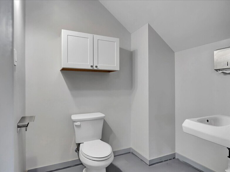 More Photos Of 9778 N US Highway 59, Nacogdoches Research And Development For Sale