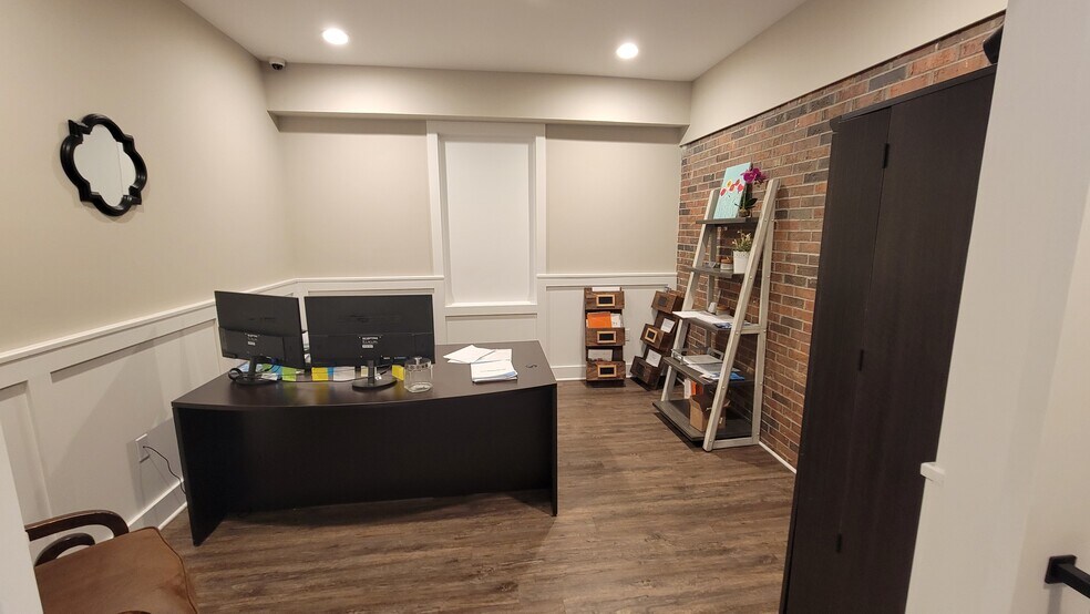 More Photos Of 39475 Ann Arbor Rd E, Plymouth Bank For Lease