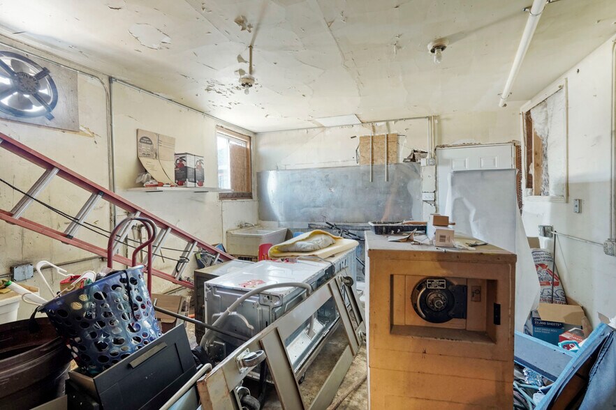 More Photos Of 104 E Lodi Ave, Lodi Storefront Retail Office For Sale