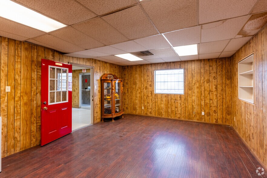 More Photos Of 1550 Laredo Dr, Odessa Warehouse For Sale