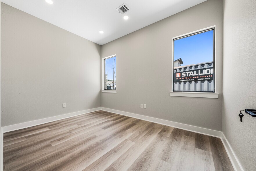 More Photos Of 213 Bella Katy Dr, Katy Medical For Lease