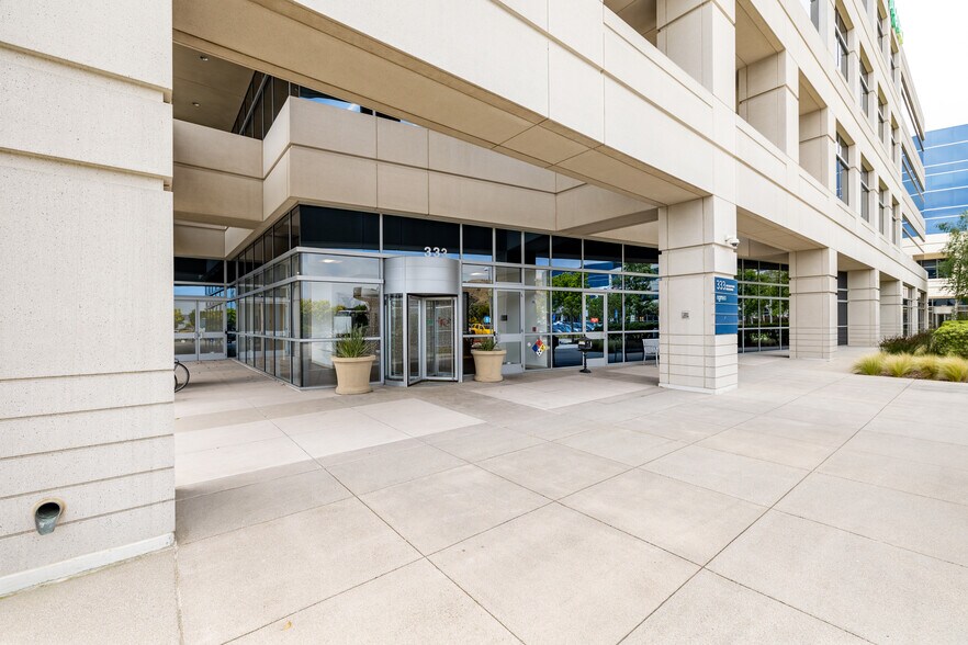 More Photos Of 333 Oyster Point Blvd, South San Francisco Office For Lease