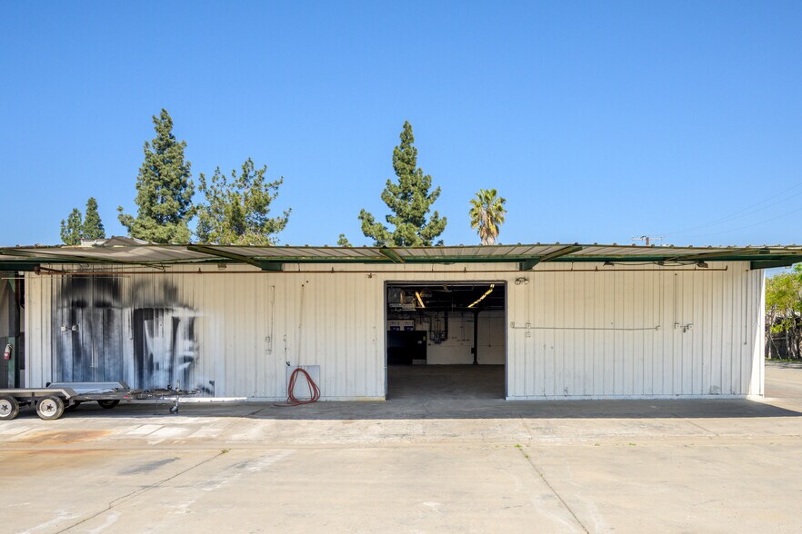 More Photos Of 1570 W Mission Blvd, Pomona Manufacturing For Lease