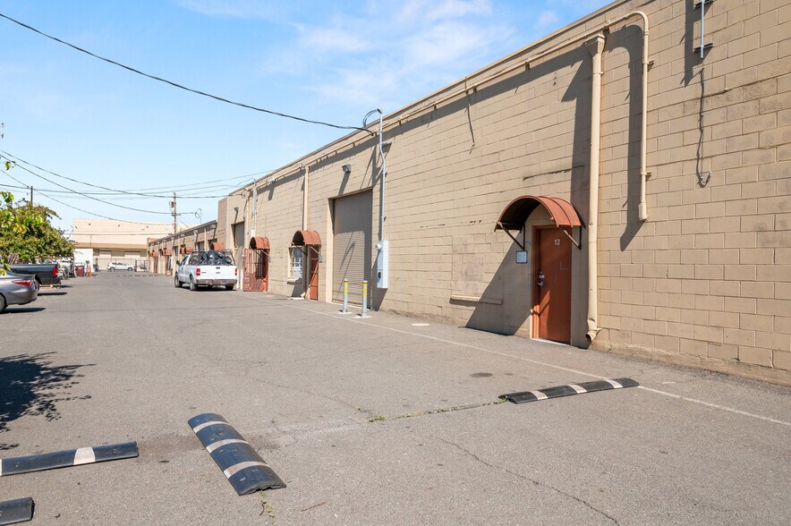 More Photos Of 910 81st Ave, Oakland Warehouse For Sale