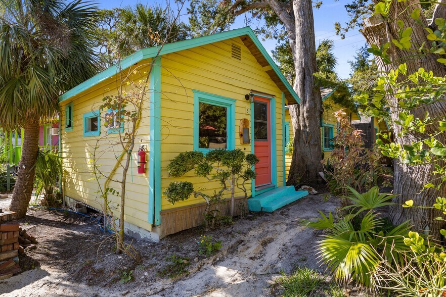 More Photos Of 12685 FL-24, Cedar Key Hotel For Sale