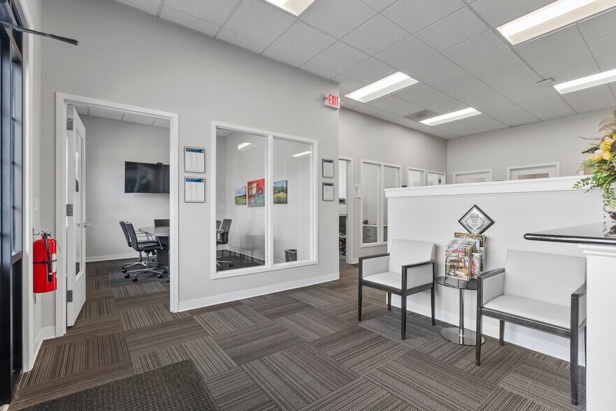 More Photos Of 855 Farmington Ave, Farmington Office For Lease