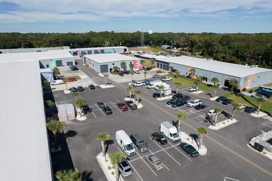 More Photos Of 1750 Signal Point Rd, Charleston Warehouse For Lease