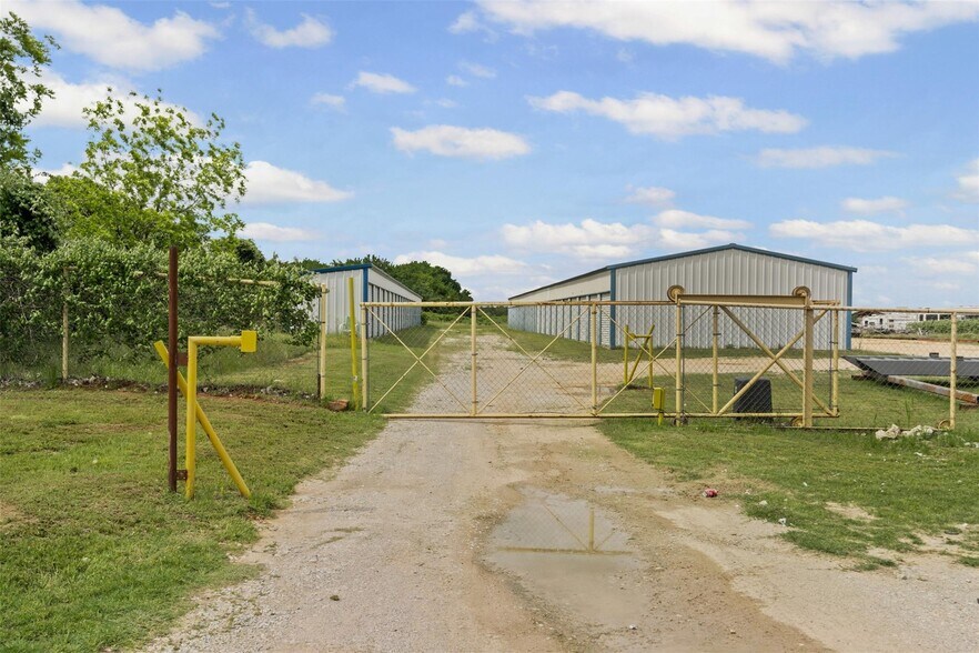 More Photos Of 3090 W Highway 199, Springtown Self Storage For Sale