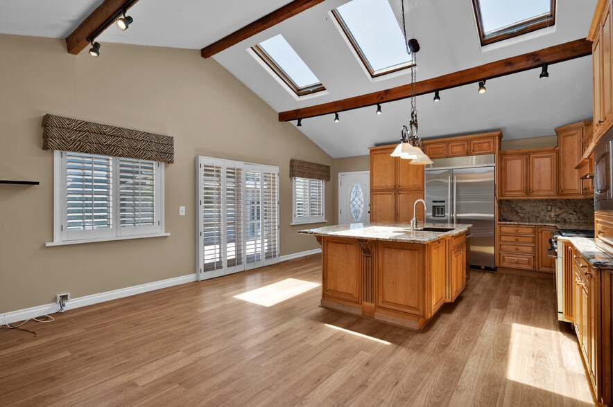 More Photos Of 801 W Whittier Blvd, La Habra Storefront Retail Residential For Sale