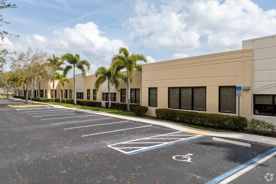 More Photos Of 12550 Professional Park Dr, Fort Myers Office For Lease