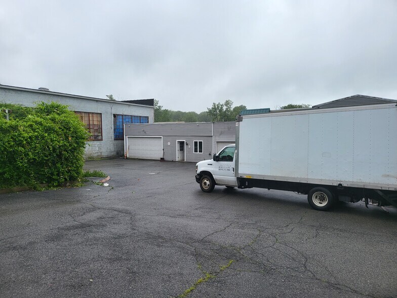 More Photos Of 45 Oakland Ave, Harrison Warehouse For Lease