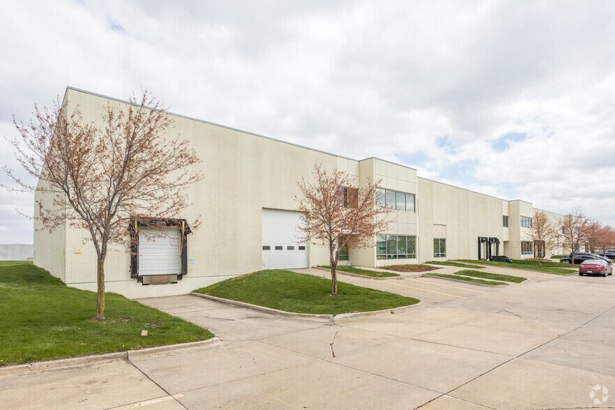 Primary Photo Of 2302 SE Creekview Dr, Ankeny Warehouse For Lease