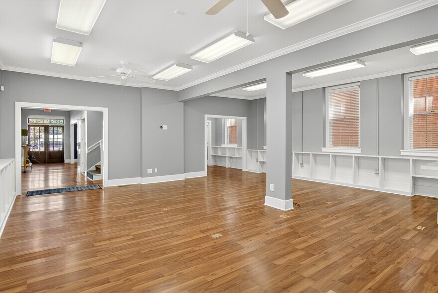 More Photos Of 115 E Market St, Warrenton Office For Lease