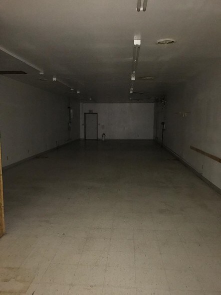 More Photos Of 211-213 W Main St, Staunton Storefront Retail Residential For Lease