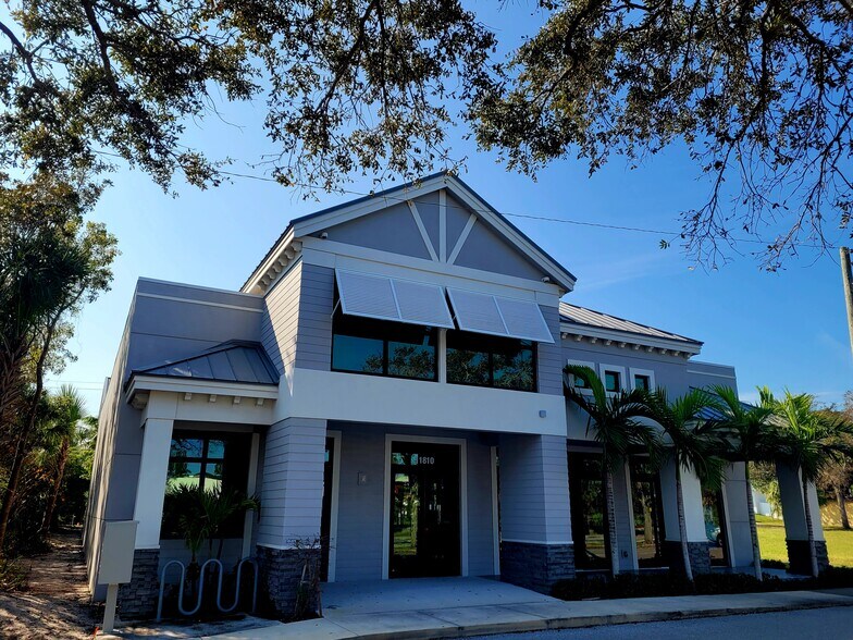 More Photos Of 11810 SE Dixie Hwy, Hobe Sound Storefront Retail Residential For Lease