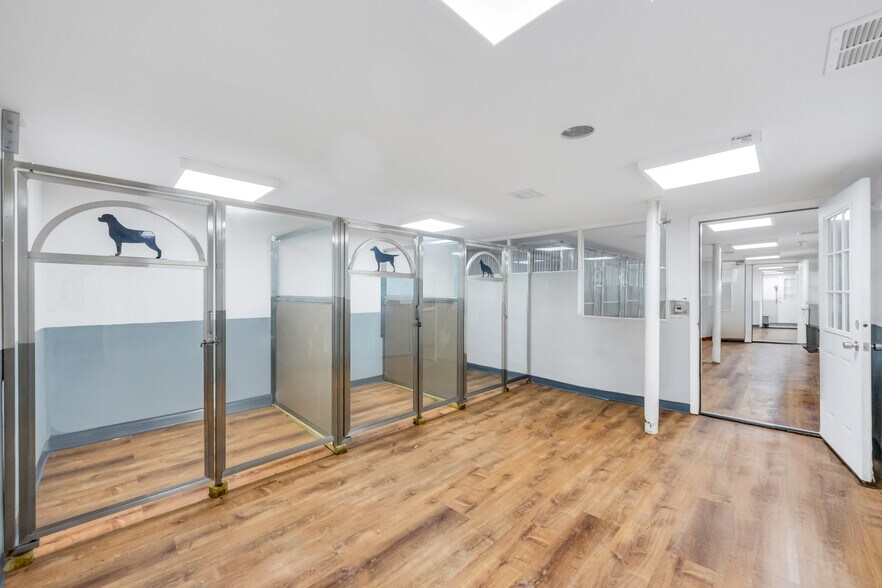 More Photos Of 28 Main St, Hempstead Storefront Retail Residential For Lease