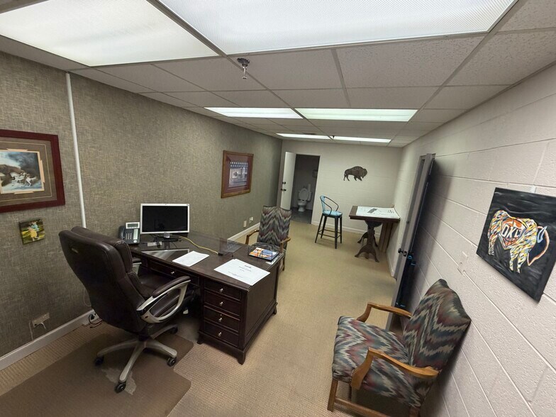 More Photos Of 3248 N Sheridan Rd, Tulsa Warehouse For Sale