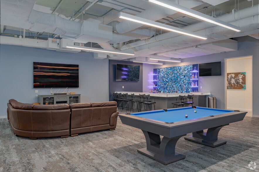 More Photos Of 9655 Katy Fwy, Houston Unknown For Lease