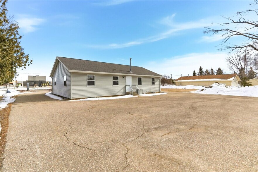 More Photos Of 1910 7th St S, Wisconsin Rapids Office For Sale