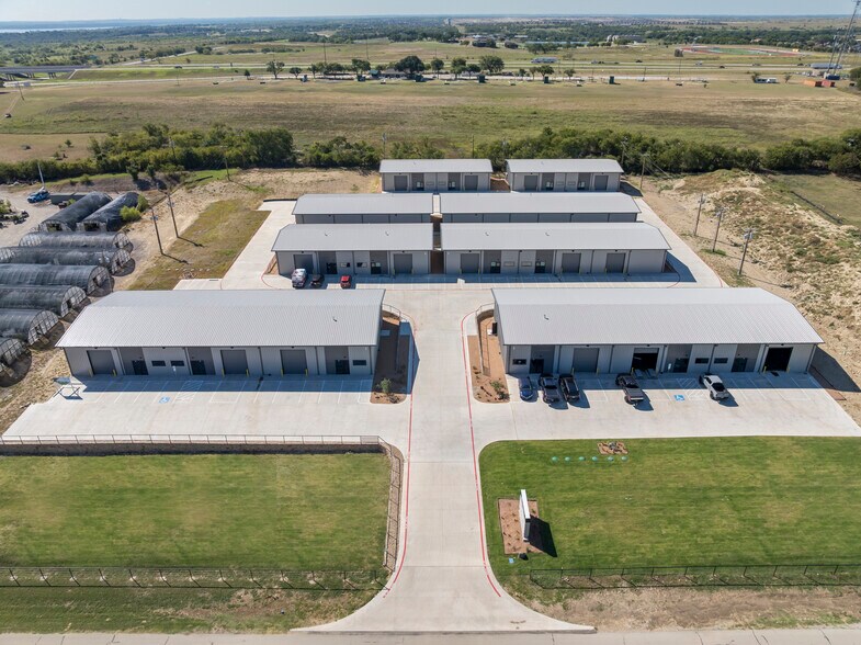 More Photos Of 6451 Silver Saddle Rd, Fort Worth Warehouse For Lease