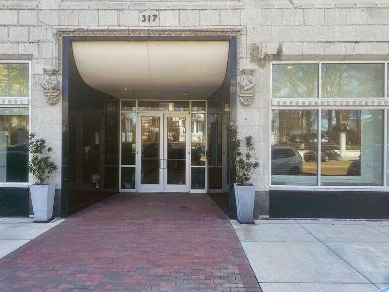 More Photos Of 317 E Capitol St, Jackson Coworking Space