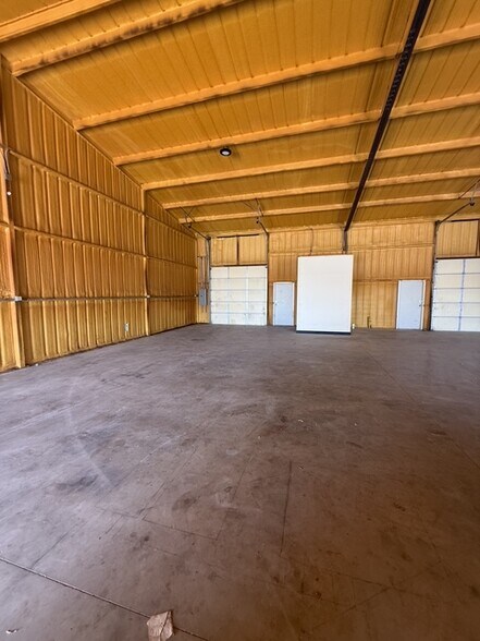 More Photos Of 5823 Acton Cir, Granbury Warehouse For Lease