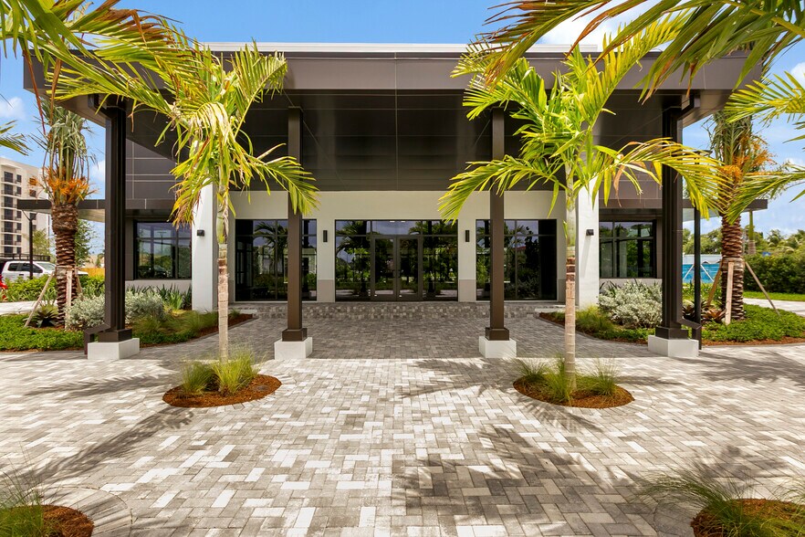 More Photos Of 8111 S Dixie Hwy, West Palm Beach Freestanding For Lease
