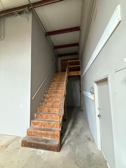 More Photos Of 4913 Summer Oak Dr, Buford Light Manufacturing For Lease