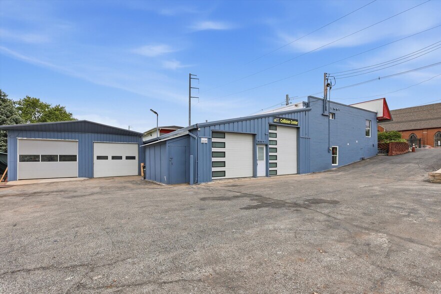 More Photos Of 7511 Leavenworth Rd, Kansas City Auto Repair For Sale