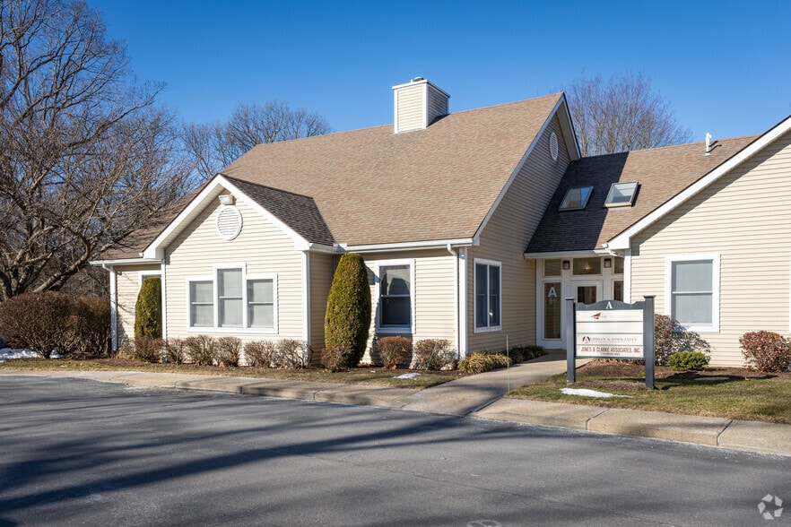 More Photos Of 1130 Ten Rod Rd, North Kingstown Medical For Sale