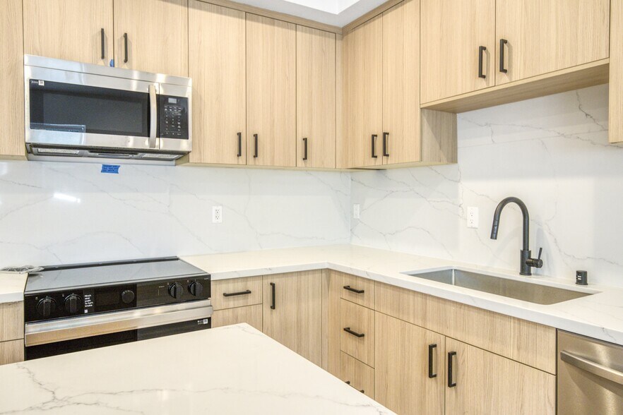 More Photos Of 10826 Hesby St, North Hollywood Apartments For Sale