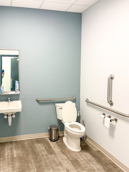 More Photos Of 295 Seven Farms Dr, Daniel Island Office For Lease