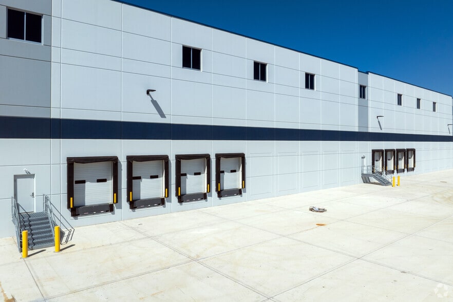 More Photos Of 332 S 17th St, Camden Distribution For Lease