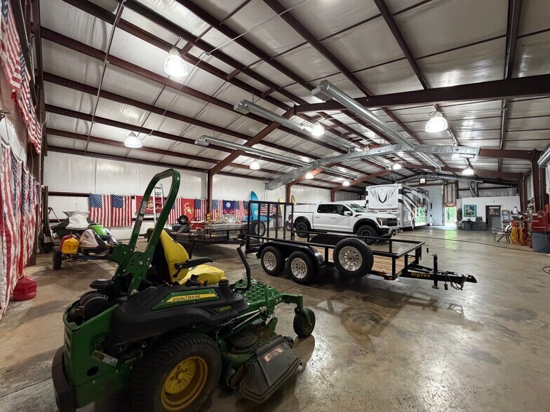 More Photos Of 5541 Thompson Bridge Rd, Murrayville Warehouse For Sale