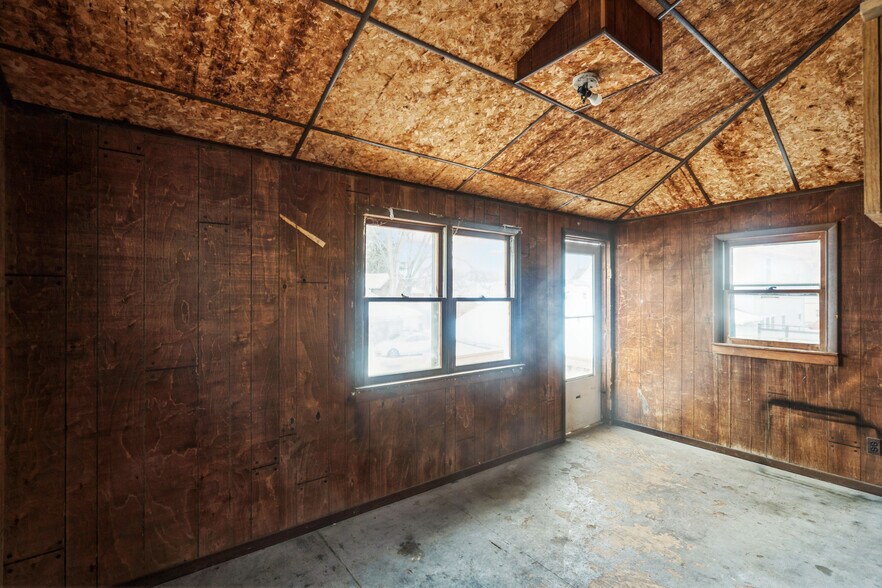 More Photos Of 557 6th Ave S, Clinton Apartments For Sale