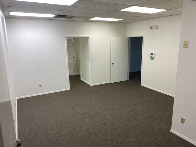 More Photos Of 7904-7908 NE Loop 820, North Richland Hills Unknown For Lease