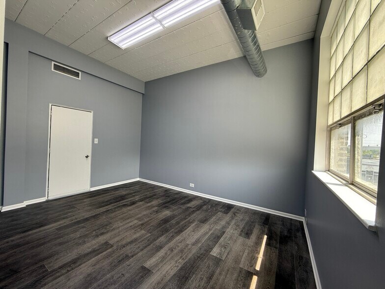 More Photos Of 2252-2260 N Elston Ave, Chicago Warehouse For Lease