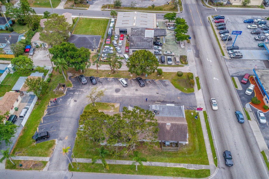 More Photos Of 2001 9th St, Bradenton Freestanding For Lease