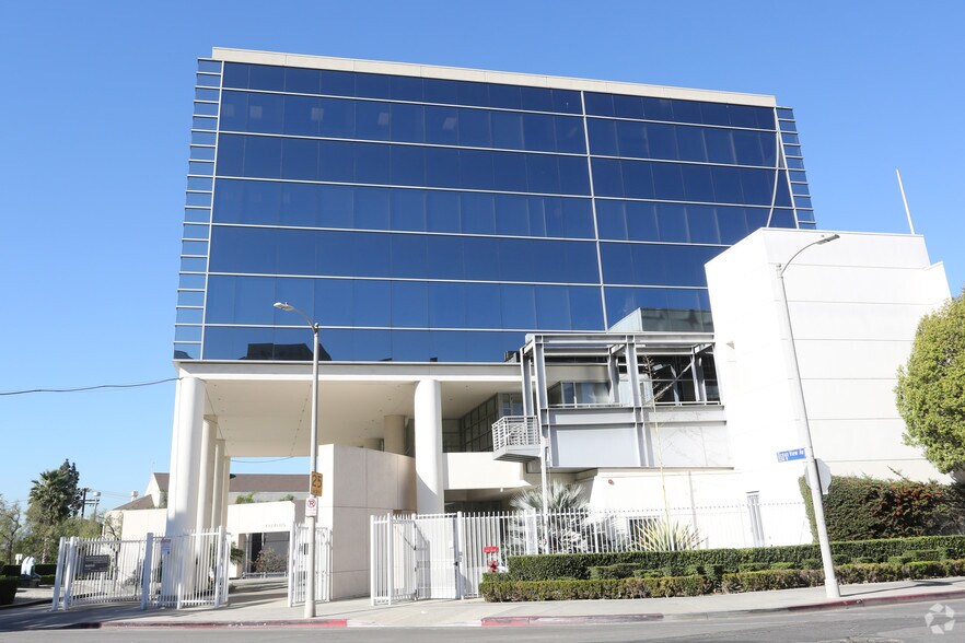 More Photos Of 2100 W 3rd St, Los Angeles Medical For Lease