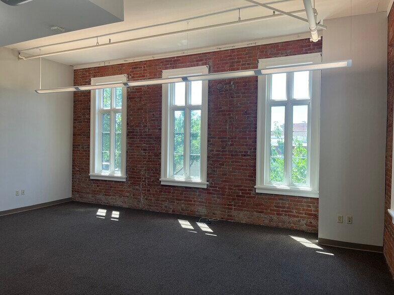 More Photos Of 601-605 Main St, Woodland Office For Lease