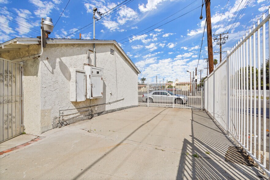 More Photos Of 1108 E 84th Pl, Los Angeles Religious Facility For Sale