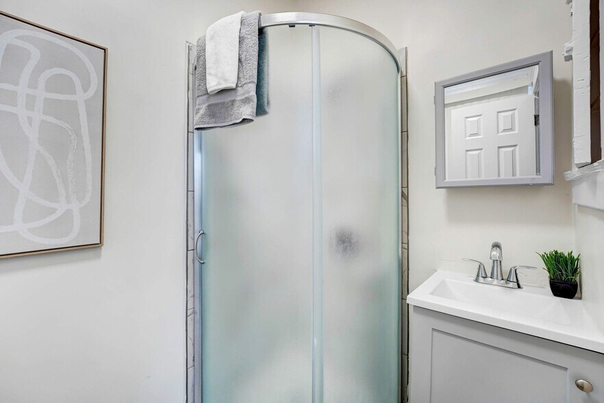 More Photos Of 2906 S San Pedro St, Los Angeles Apartments For Sale