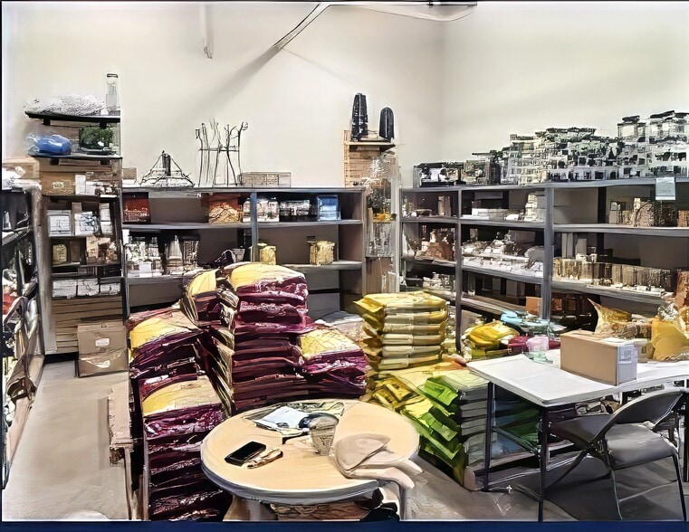 More Photos Of 961 Medford Ctr, Medford General Retail For Sale