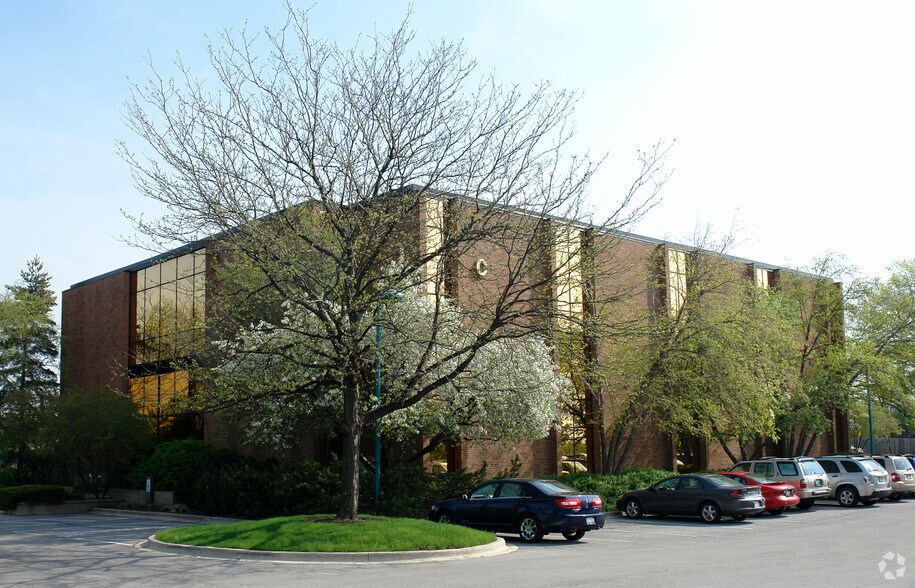 More Photos Of 800 Roosevelt Rd, Glen Ellyn Office For Lease