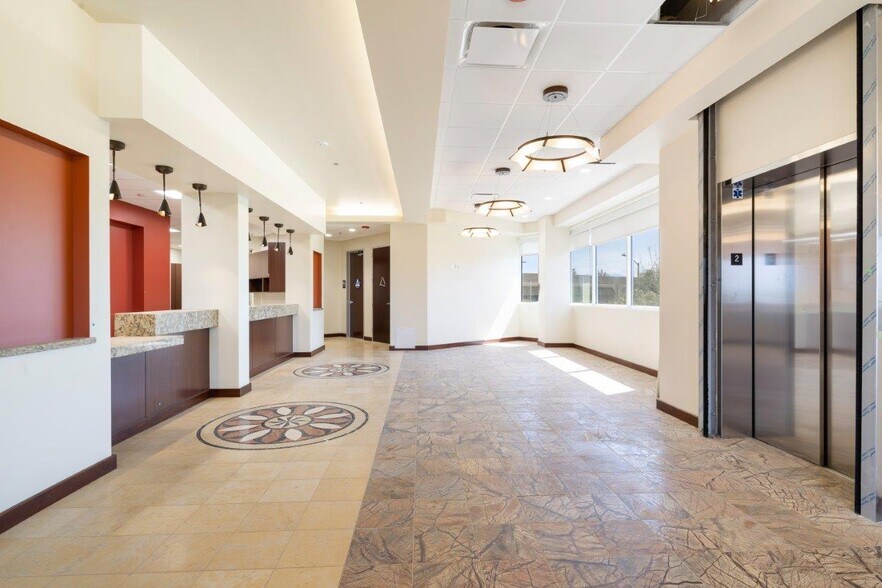 More Photos Of 5000 Commerce Dr, Bakersfield Medical For Sale