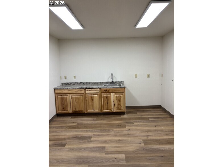 More Photos Of 1466 NE Lafayette Ave, McMinnville Flex For Lease