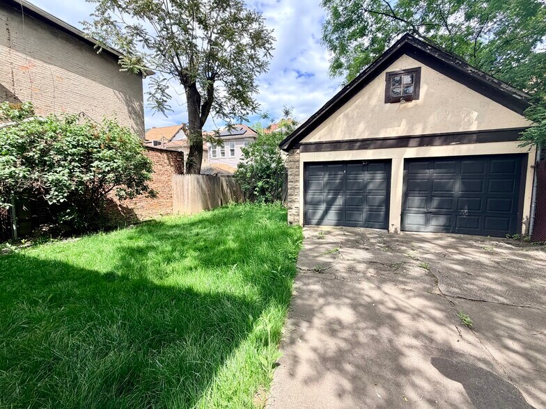 More Photos Of 81 E 43rd St, Brooklyn Land For Sale