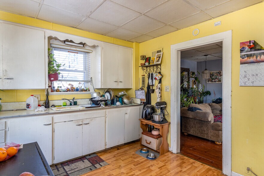 More Photos Of 501 S Douglas St, Appleton General Retail For Sale