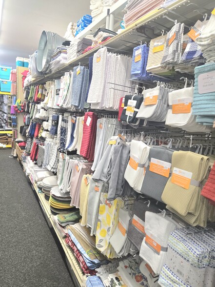 More Photos Of 242 Vineyard Haven Rd, Edgartown Storefront For Sale